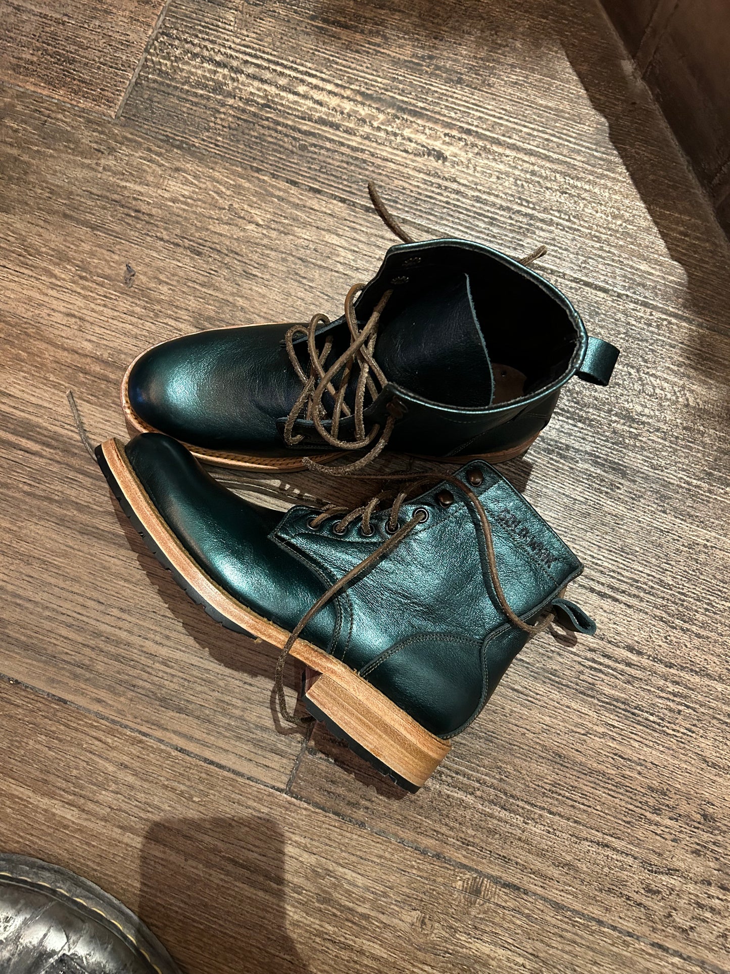 Bota “metallic green”